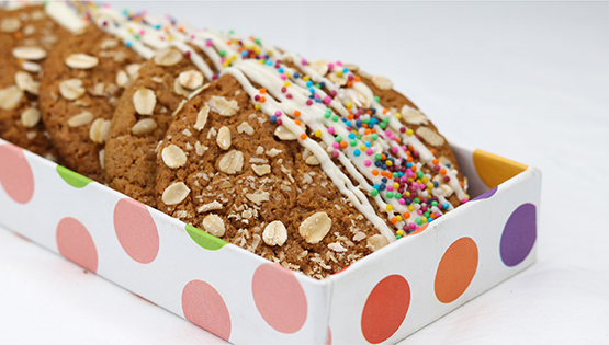 Holiday cookies with oats and melted white chocolate